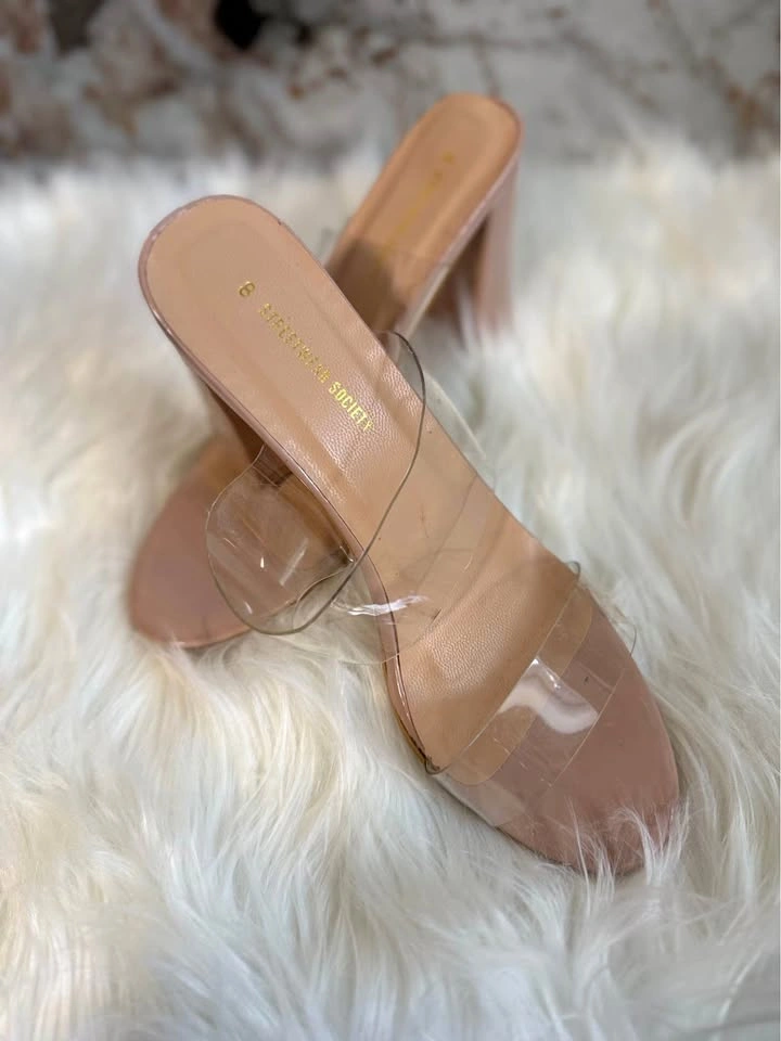 Sandals with heels