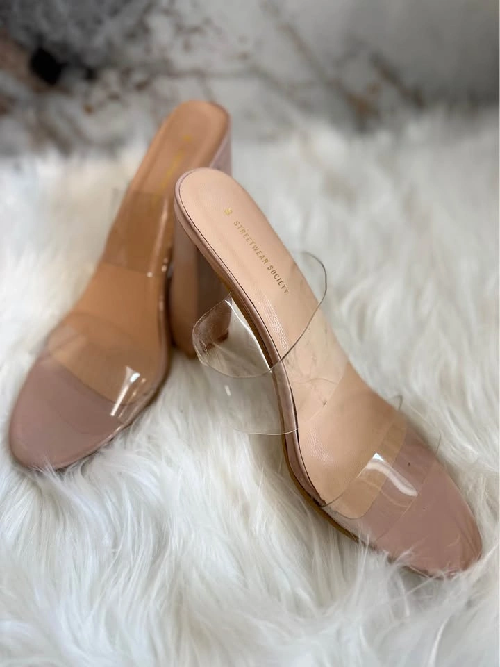 Sandals with heels - photo 2