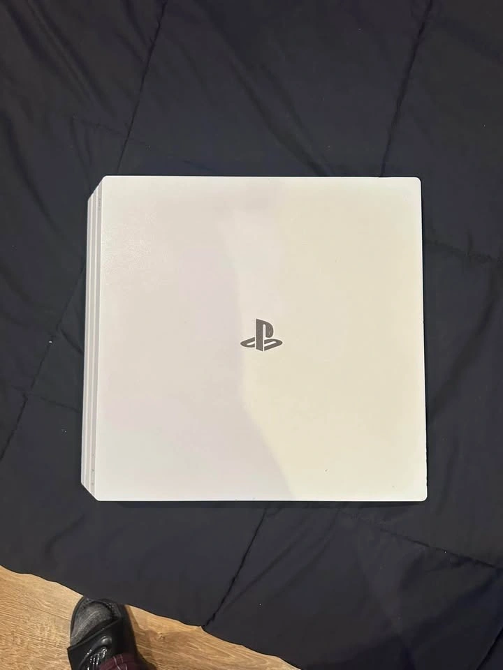 Ps4 pro white - photo 2