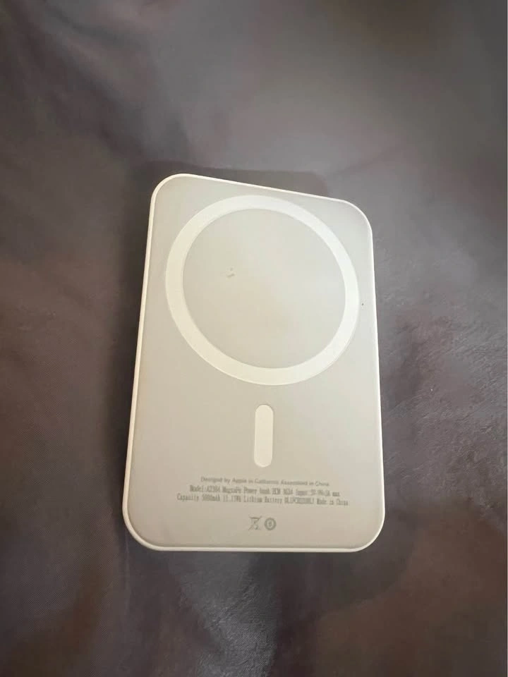 Apple MagSafe Charger Battery - photo 2