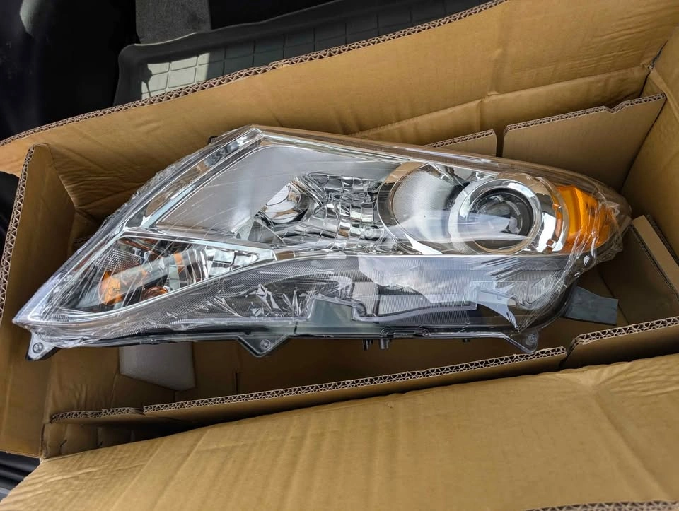2009-2016 Venza RH Headlight