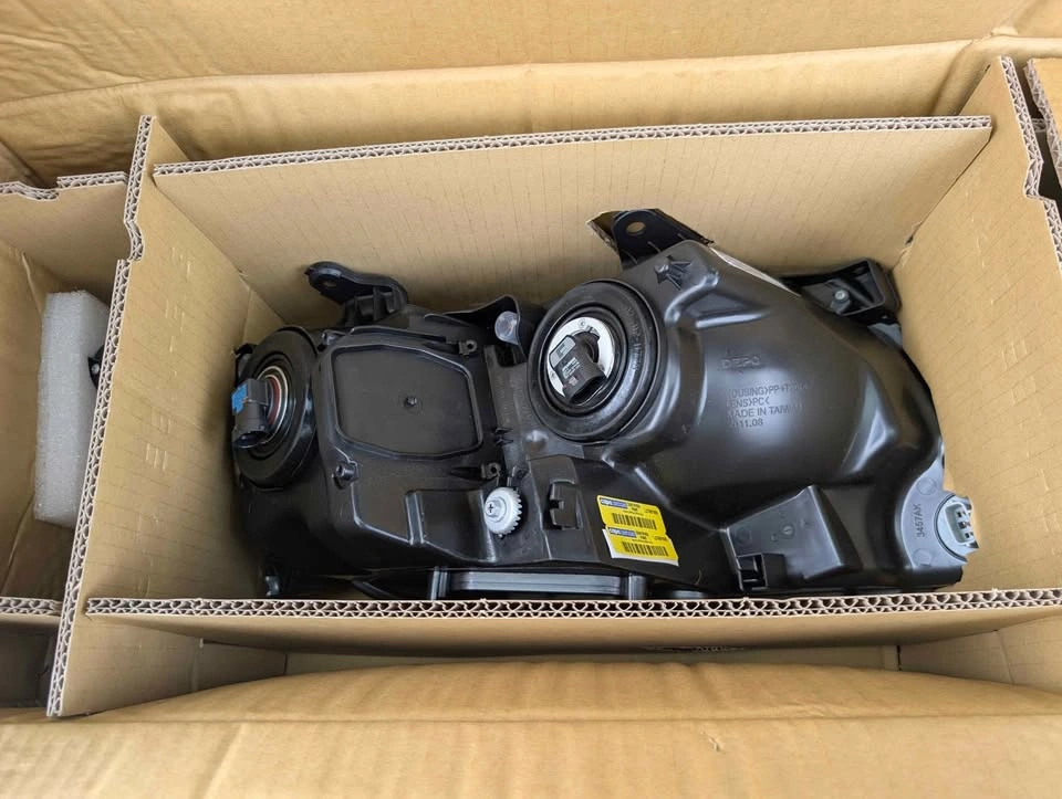 2009-2016 Venza RH Headlight - photo 2
