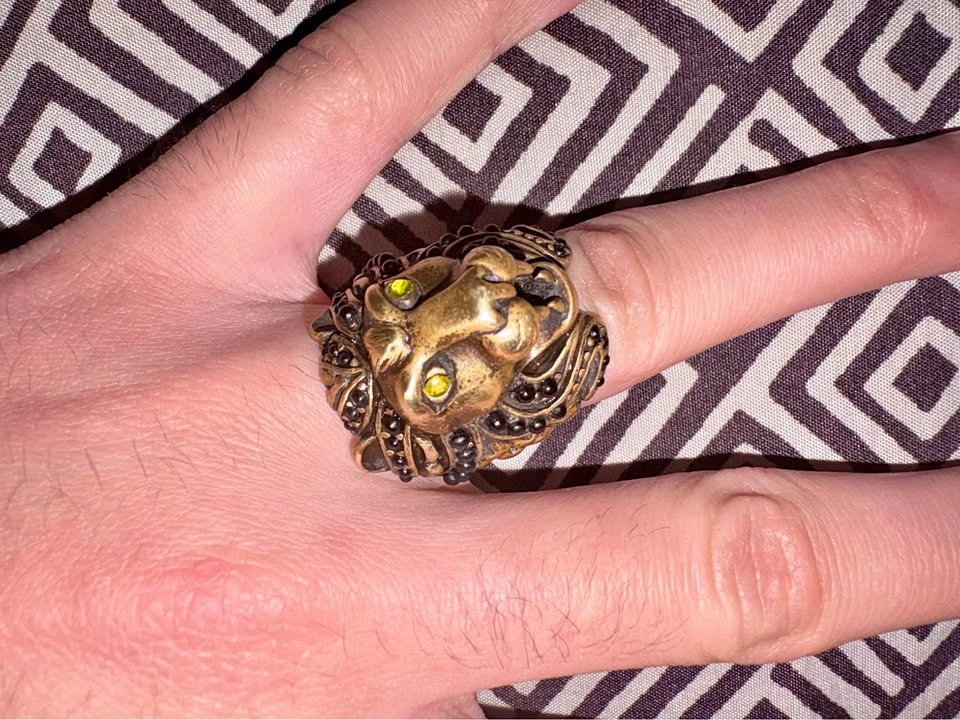 Gucci ring
