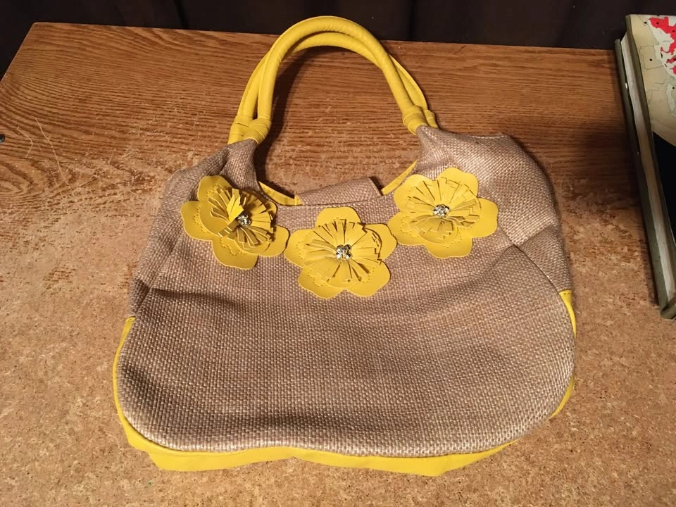 Avon Beige Yellow Snap Purse & Blue White Crochet Bag - photo 2