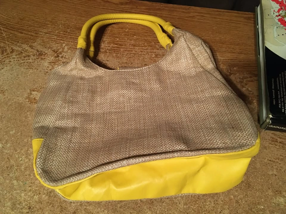 Avon Beige Yellow Snap Purse & Blue White Crochet Bag - photo 3