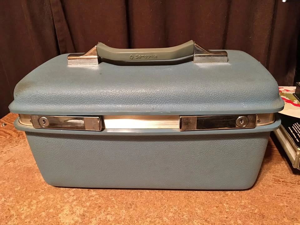 VINTAGE BLUE SAMSONITE MONTBELLO II LUGGAGE TRAVEL CASE