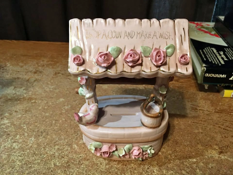 LEFTON WISHING WELL FIGURINE DROP A COIN MAKE A WISH W/ ROSES &