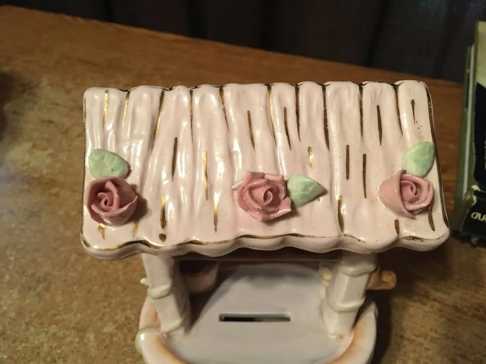 LEFTON WISHING WELL FIGURINE DROP A COIN MAKE A WISH W/ ROSES & - photo 3