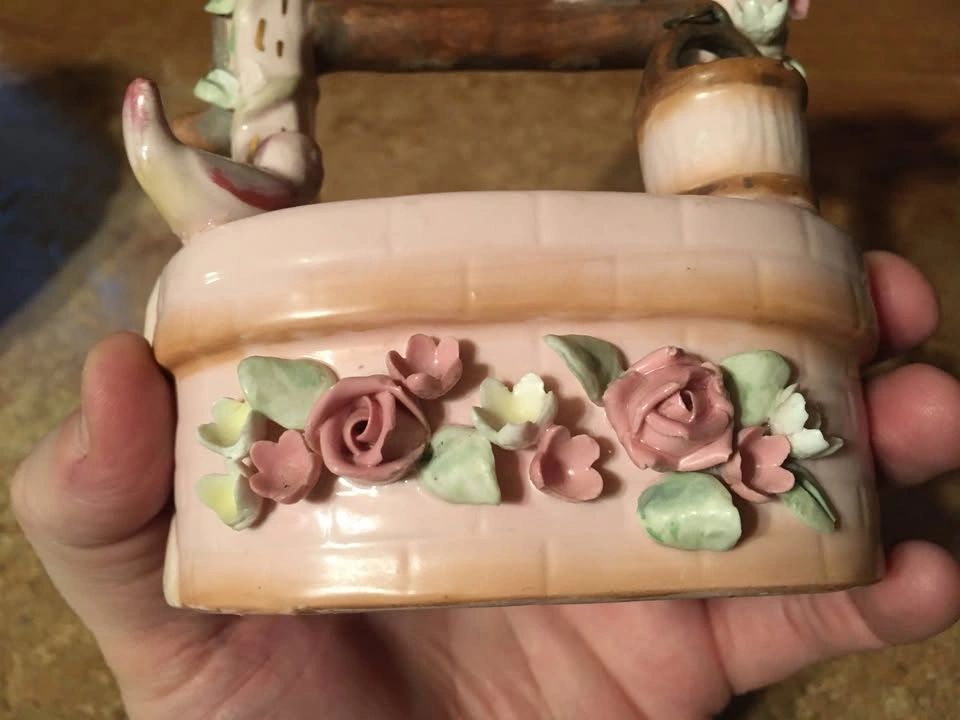 LEFTON WISHING WELL FIGURINE DROP A COIN MAKE A WISH W/ ROSES & - photo 4