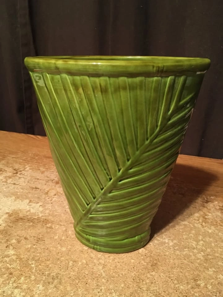 GREEN OVAL LEAF GARDEN PLANTER POT 9" TALL - photo 2