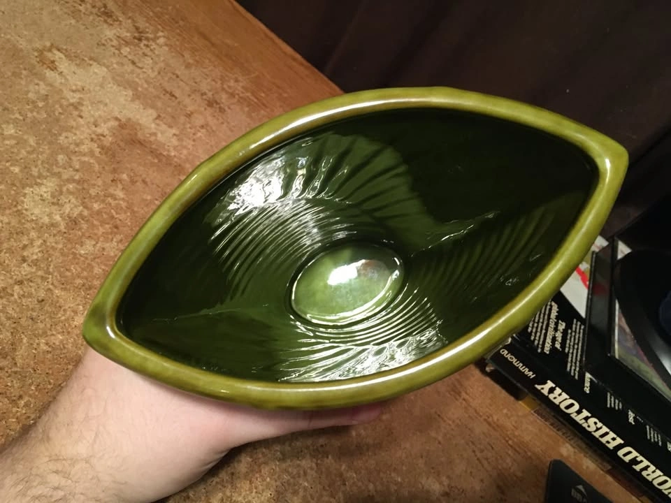 GREEN OVAL LEAF GARDEN PLANTER POT 9" TALL - photo 3