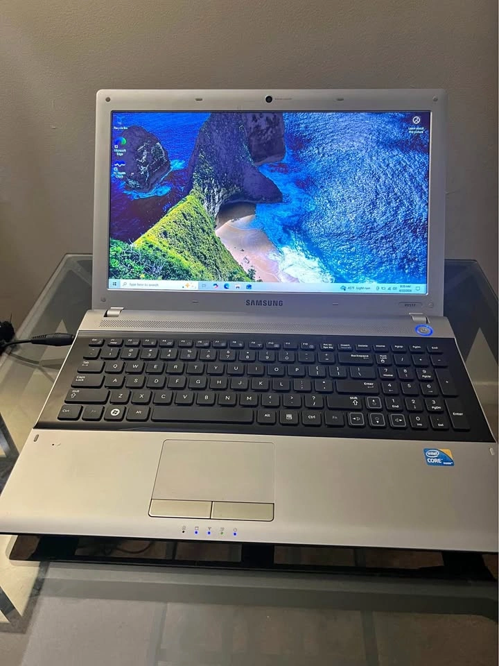 Samsung 15 Inch Laptop (RV511) - Needs Power