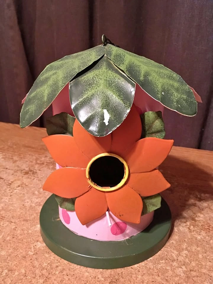 Aluminum Polka Dot Leaf Top Hanging Birdhouse