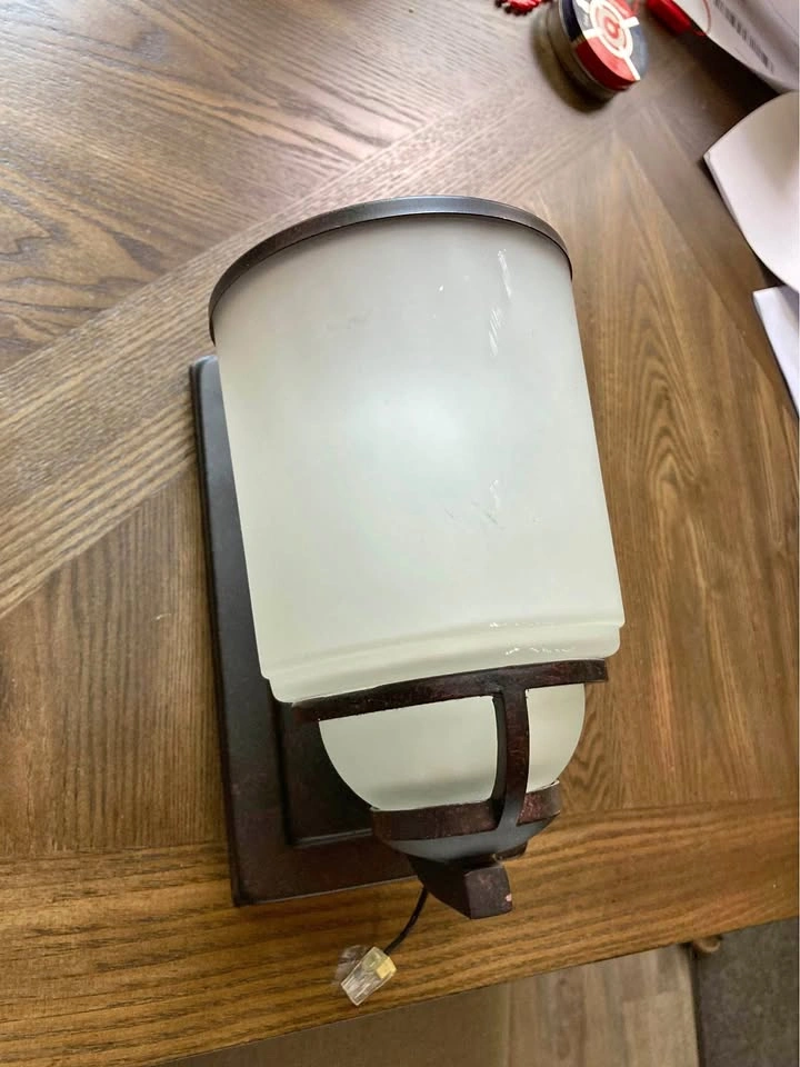 Wall sconce