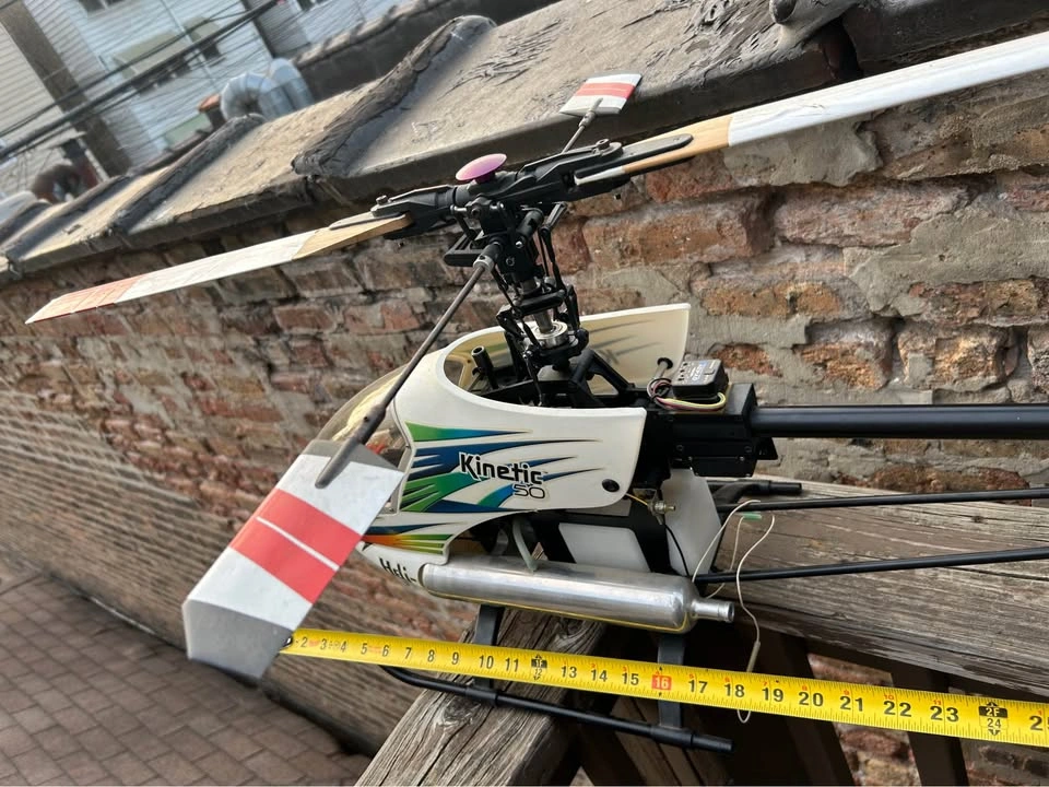 RC Helicopter + Accessories / Remote - photo 2
