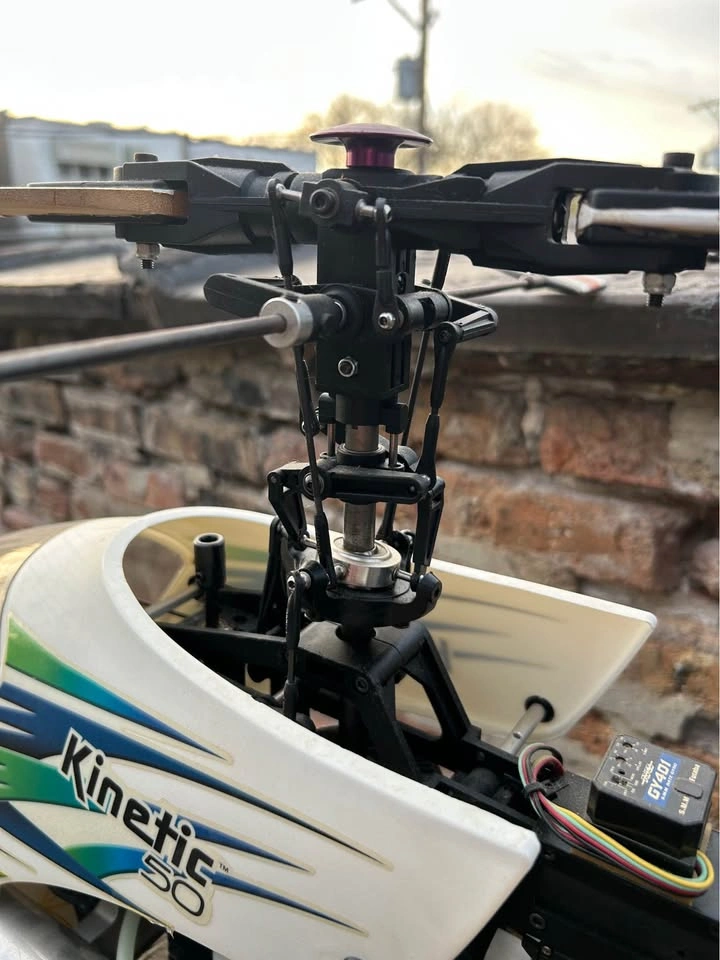 RC Helicopter + Accessories / Remote - photo 4