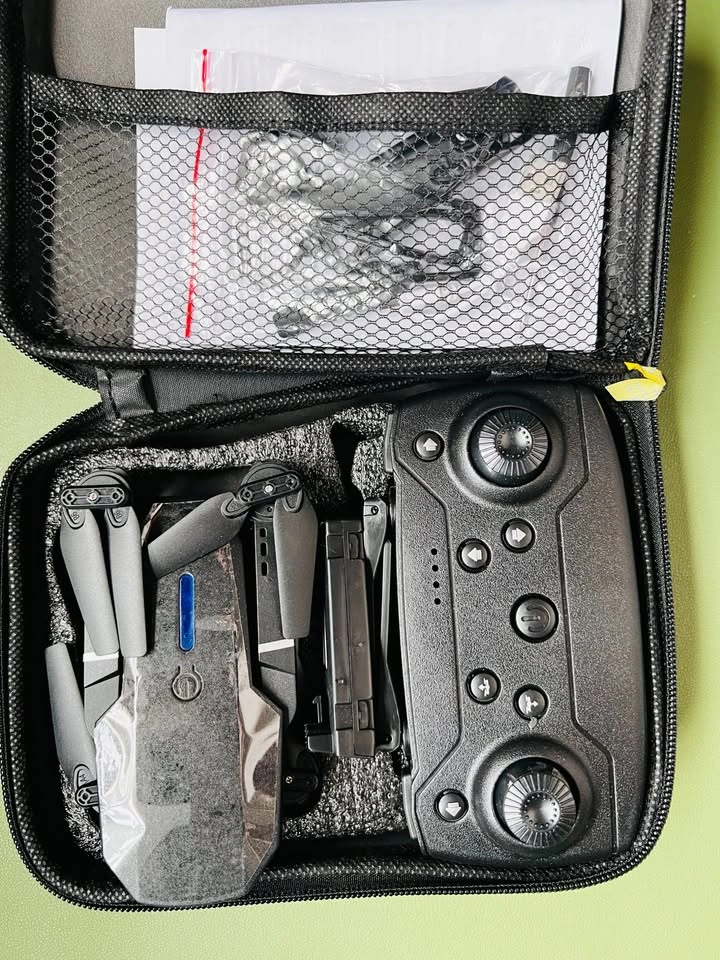 E88 Drone with SD Camera and Folding Design - photo 3