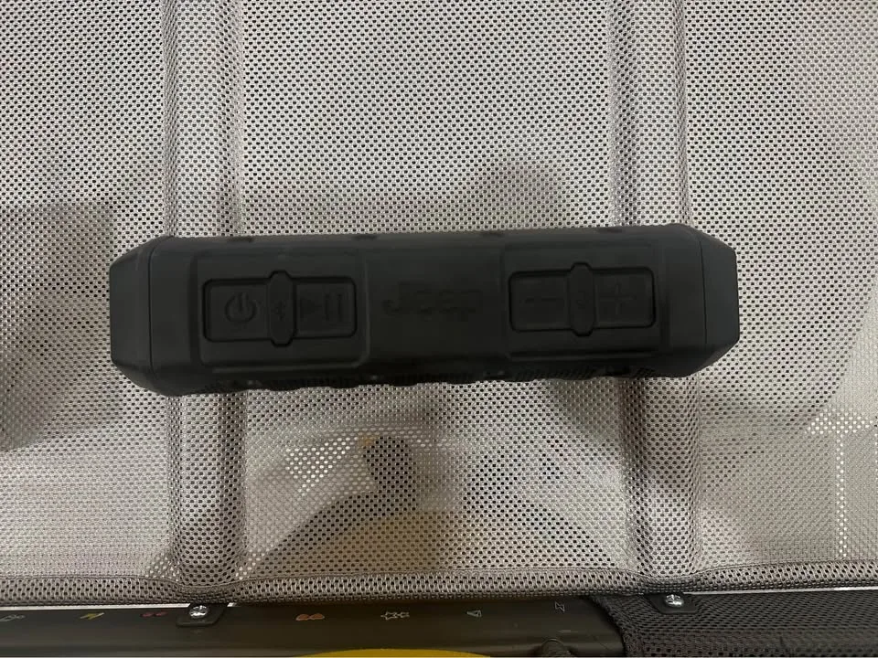 2023 Jeep Gladiator MoPar Bluetooth Speaker image indicator(4)