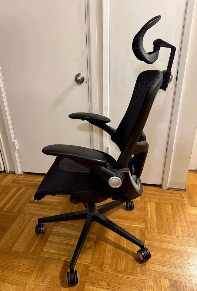 Ergonomic Mesh Office Chair - photo 2