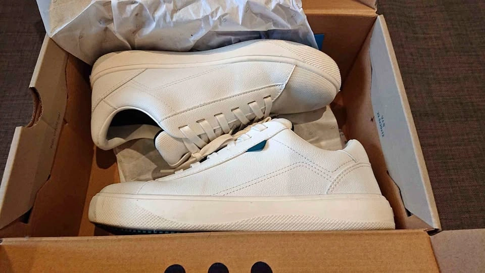 Like New Vessi Sneaker Women Size 7