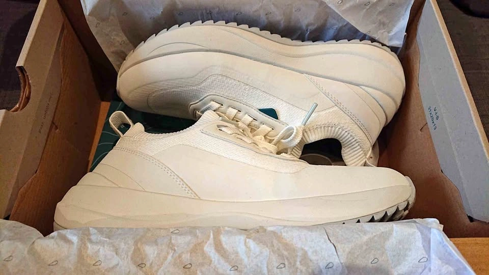 Like New Vessi Stormburst Low Top Sneaker