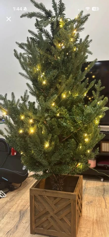 🎄 Pre-Lit Christmas Tree with Wooden Base – $40 - photo 5