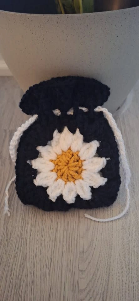 Flower Drawstring Pouch - photo 2
