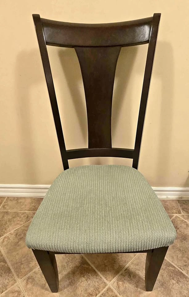 Wooden Chair (Dark Brown)