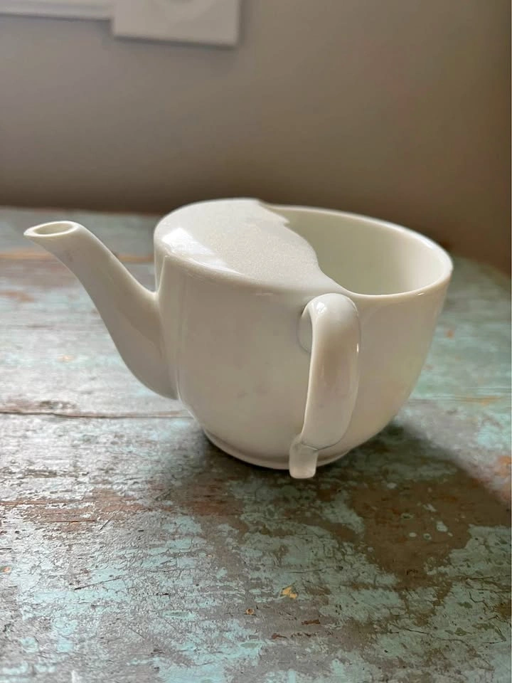 Vintage white porcelain infirmary drinking/feeding cup