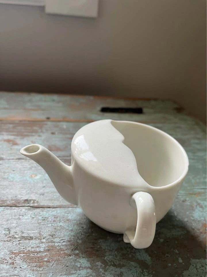 Vintage white porcelain infirmary drinking/feeding cup - photo 2