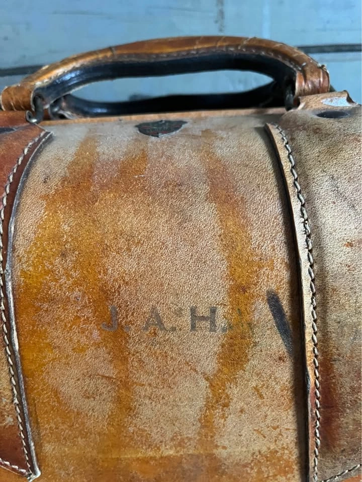 Vintage Tan Leather Suitcase - photo 2