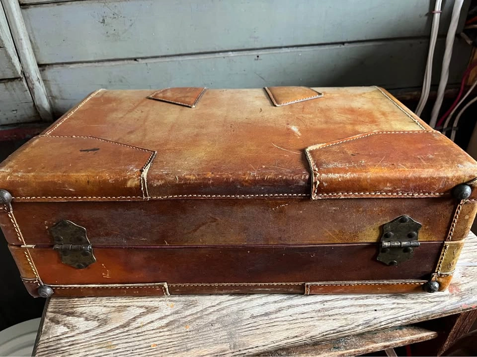 Vintage Tan Leather Suitcase - photo 4