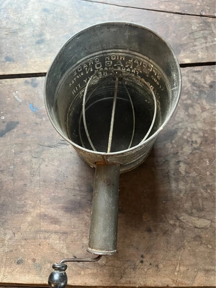 Vintage Paragon Tin Flour Sifter Hand Crank - photo 3