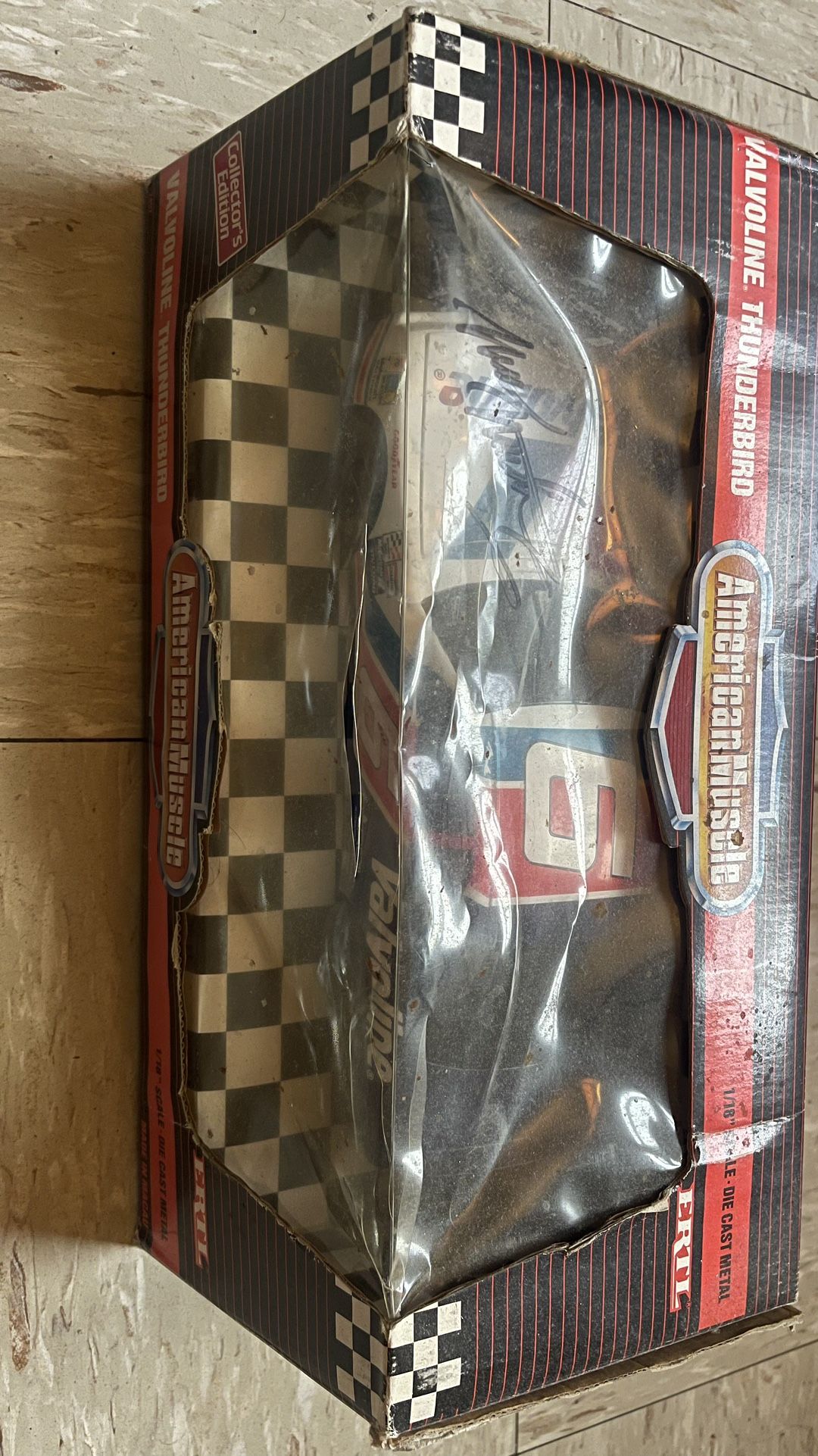 ERTL American Muscle Mark Martin Valvoline Ford Thunderbird NASC - photo 2