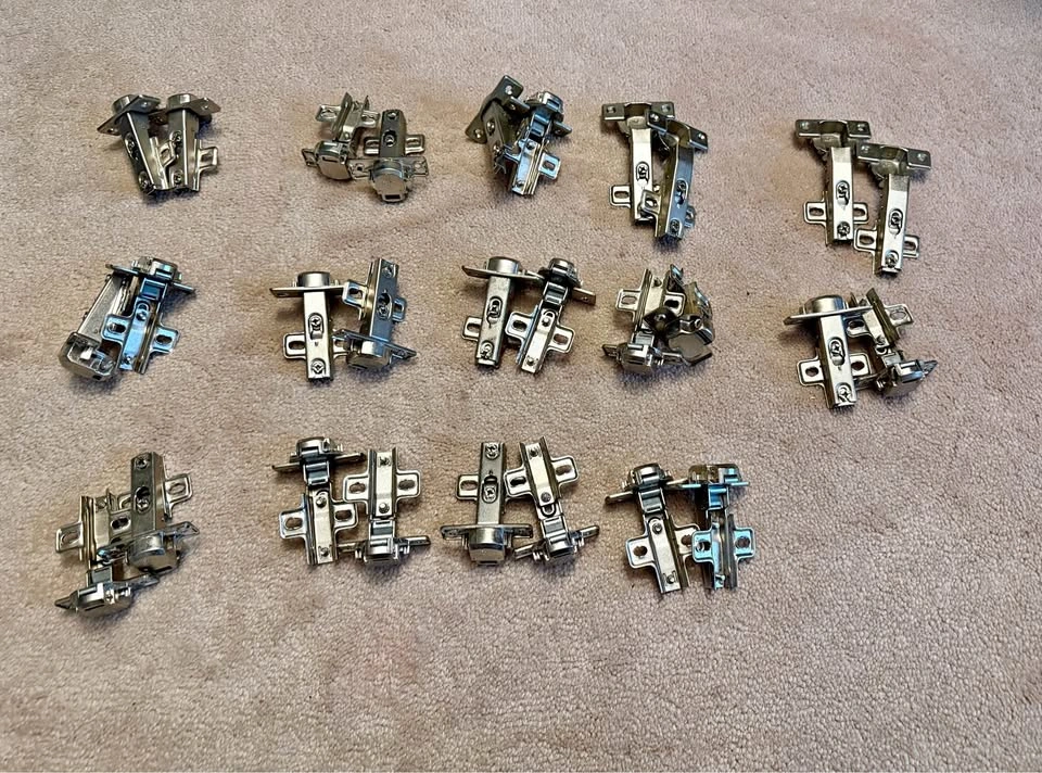 Cabinet Hinges | 28 Pieces | Used