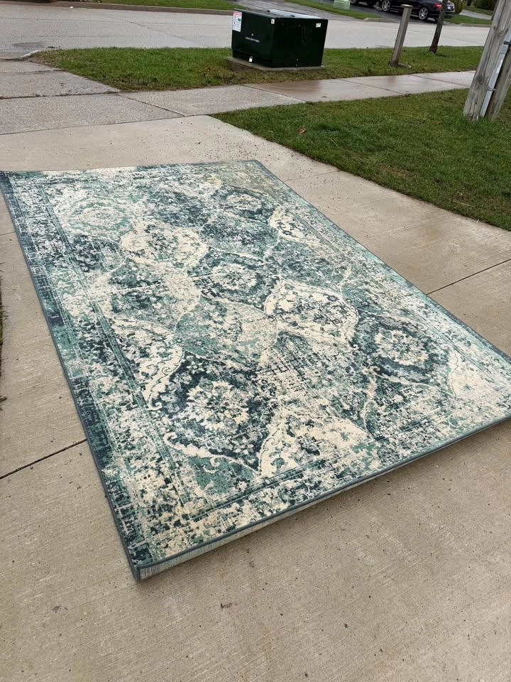 Area Rug | 200cm x 300cm | Used Condition - photo 3