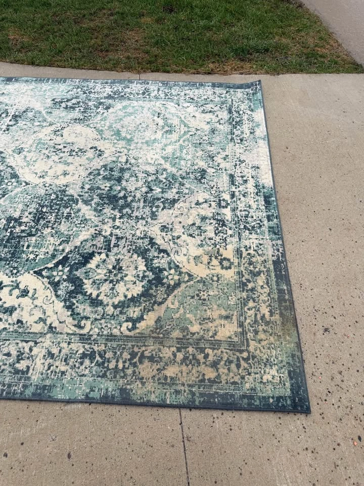 Area Rug | 200cm x 300cm | Used Condition - photo 4