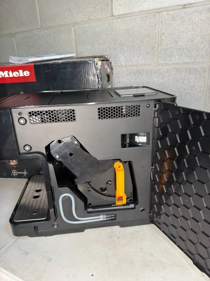 Miele CM 6160 Milk Perfection Coffee Machine - photo 3