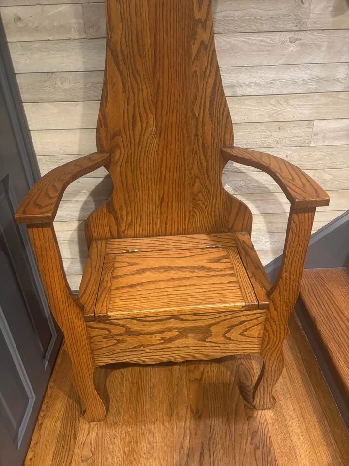 Vintage Oak Hall Seat or Tree – Lift Up Storage Seat - photo 4