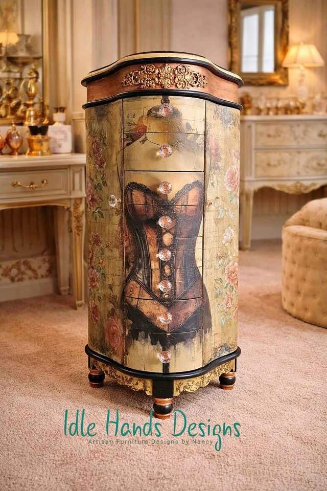 Boudoir Clover Shaped Jewelry Tower