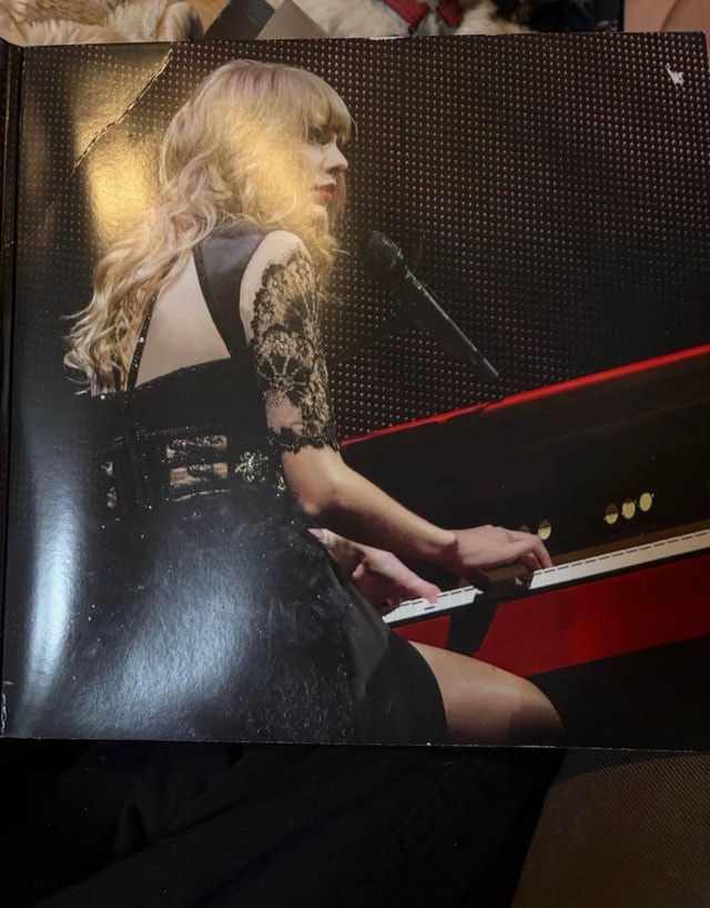 red Taylor’s version vinyl - photo 3