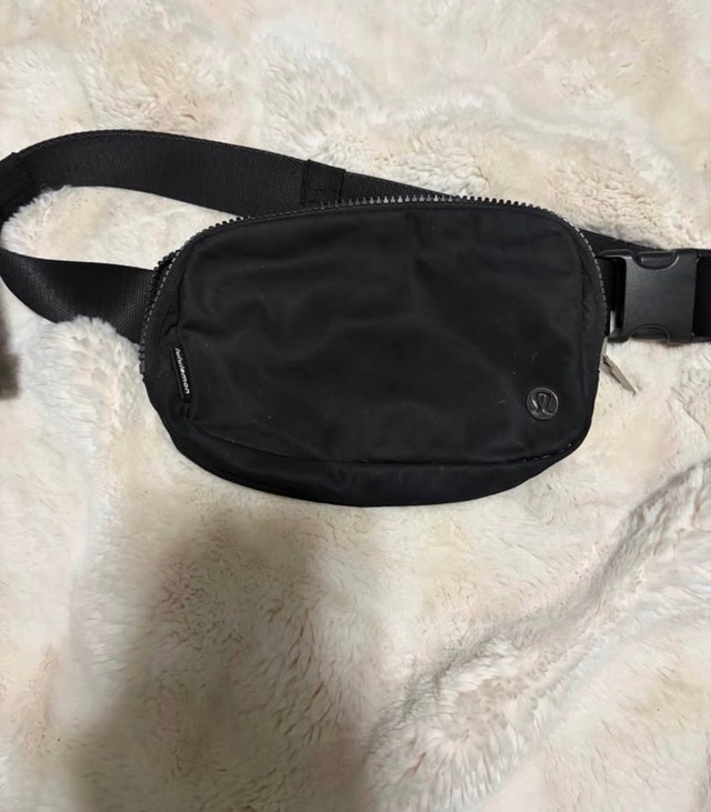 lululemon cross body bag