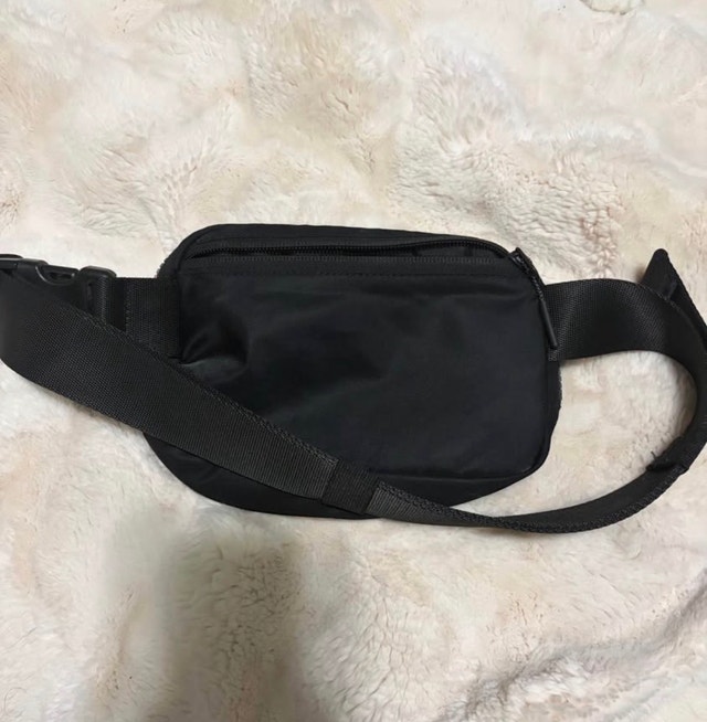 lululemon cross body bag - photo 2