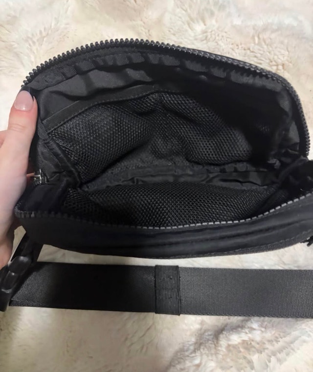 lululemon cross body bag - photo 3