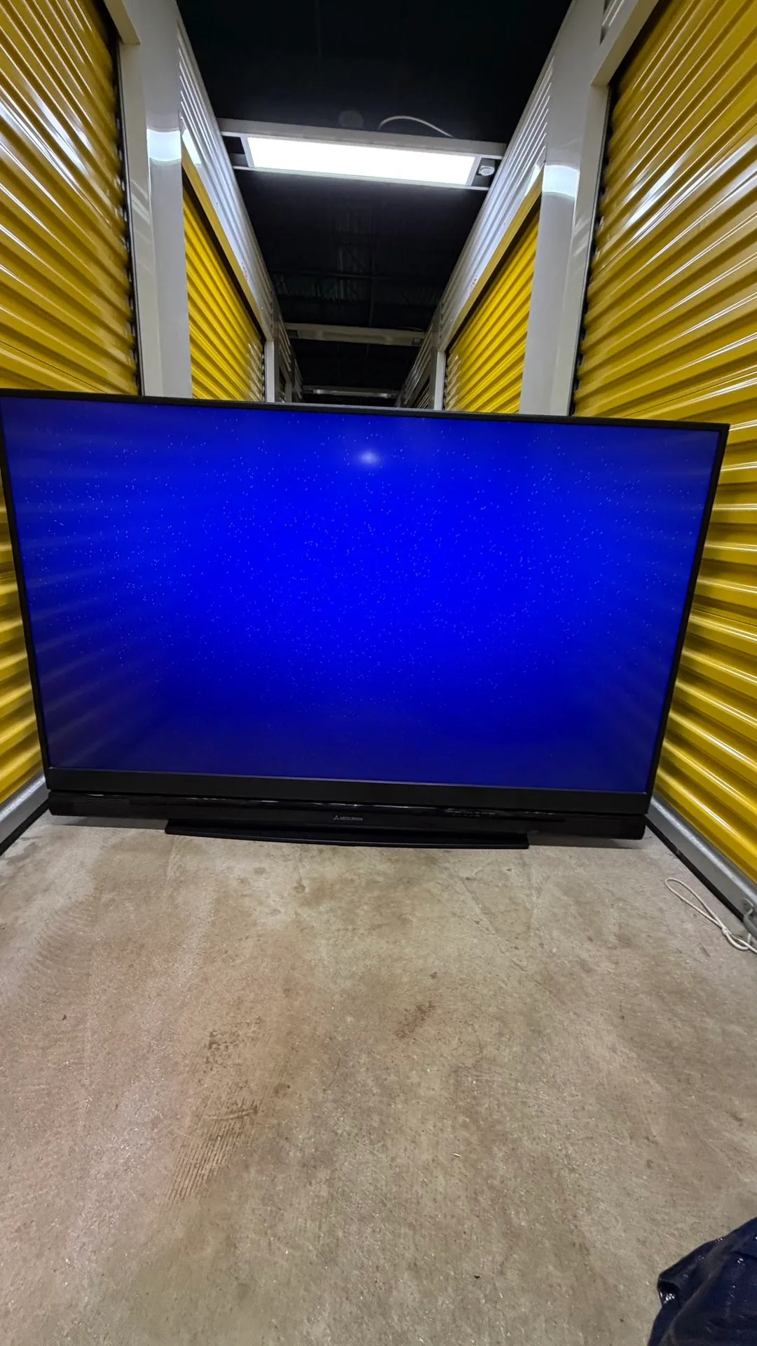 Mitsubishi 65” DLP Rear Projection TV WD-65738 Tested Works - photo 2