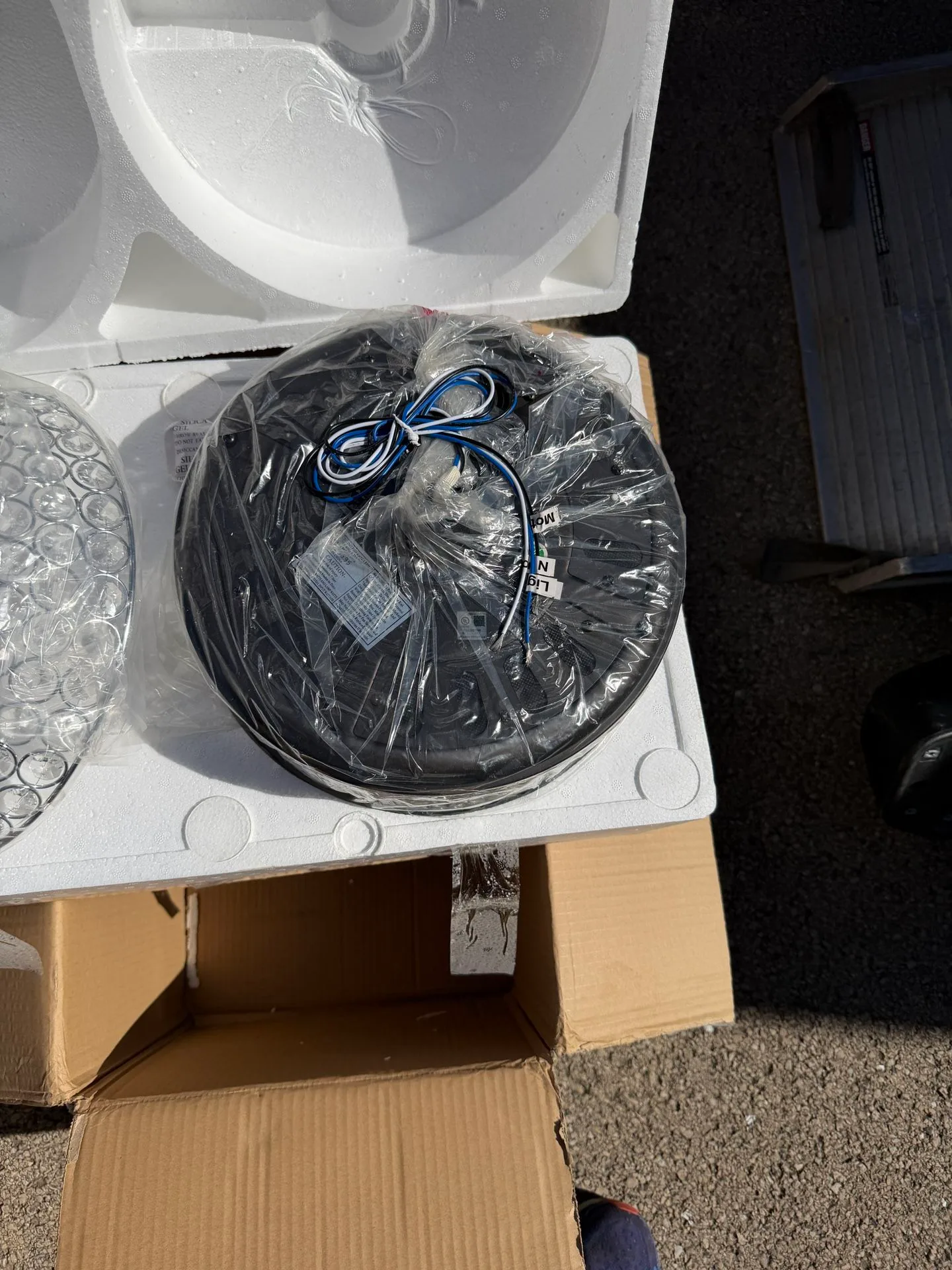 Ceiling Fan with Light Kit – NEW (Open Box) – 52” Approx - photo 4