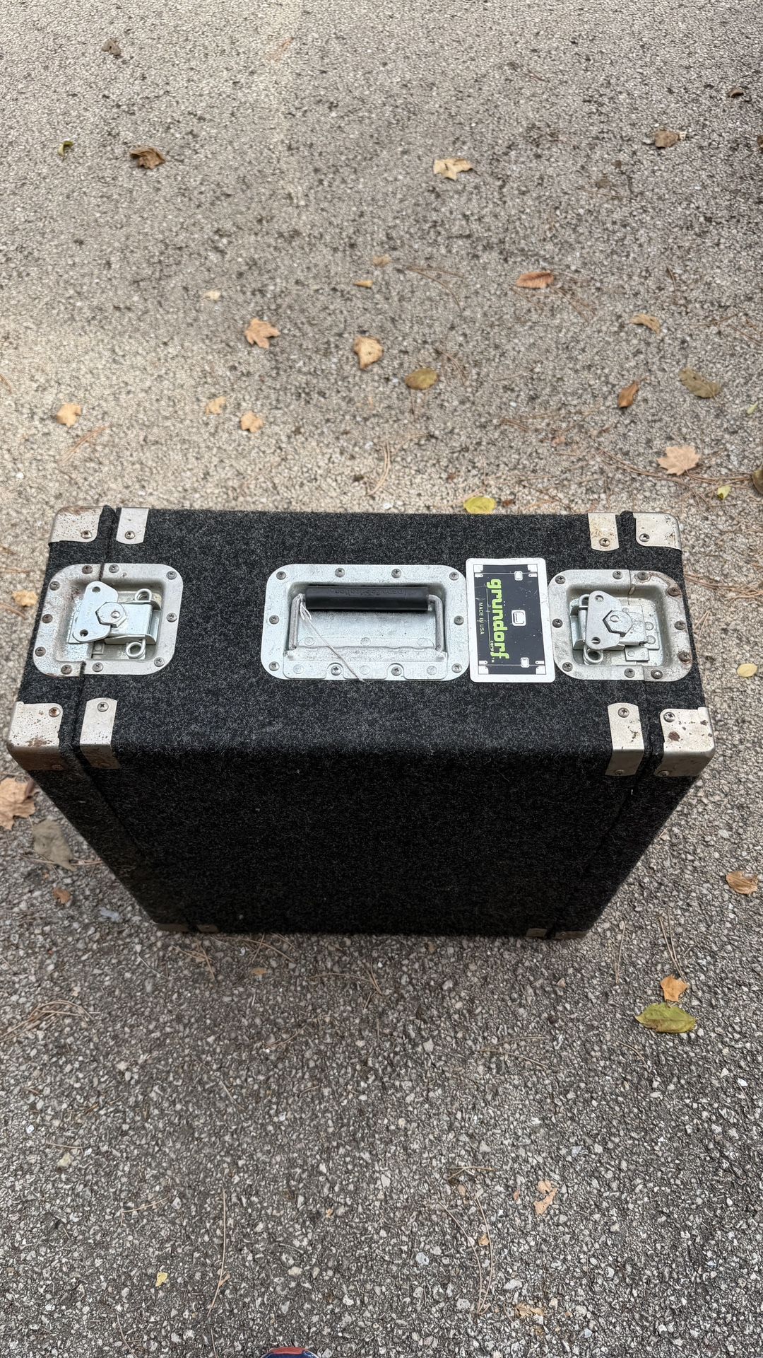 Heavy-Duty Carpeted Flight Case / Road Case – 19”x12”x21” – ATA
