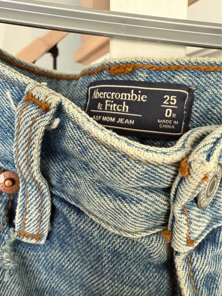Abercrombie Mom Jeans - photo 3