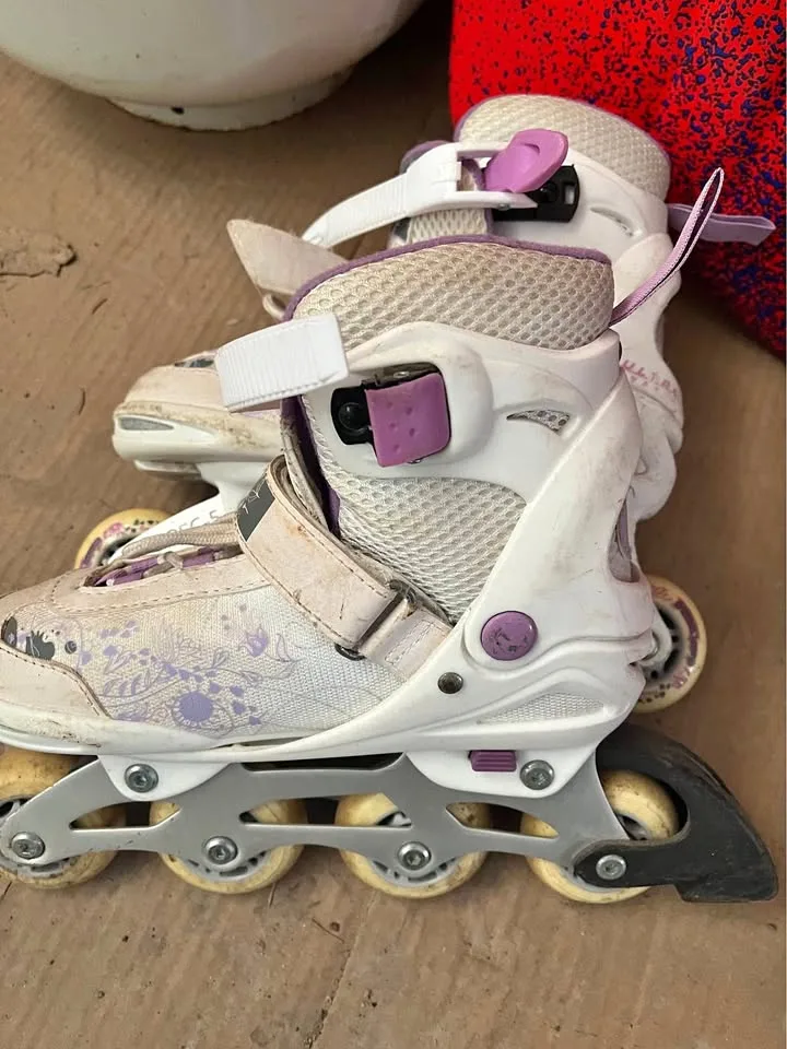 Roller skates thumbnail