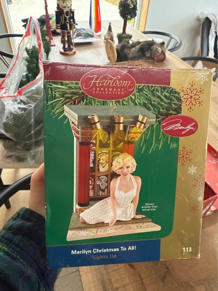 Vintage Christmas Marilyn Monroe Ornament - photo 2